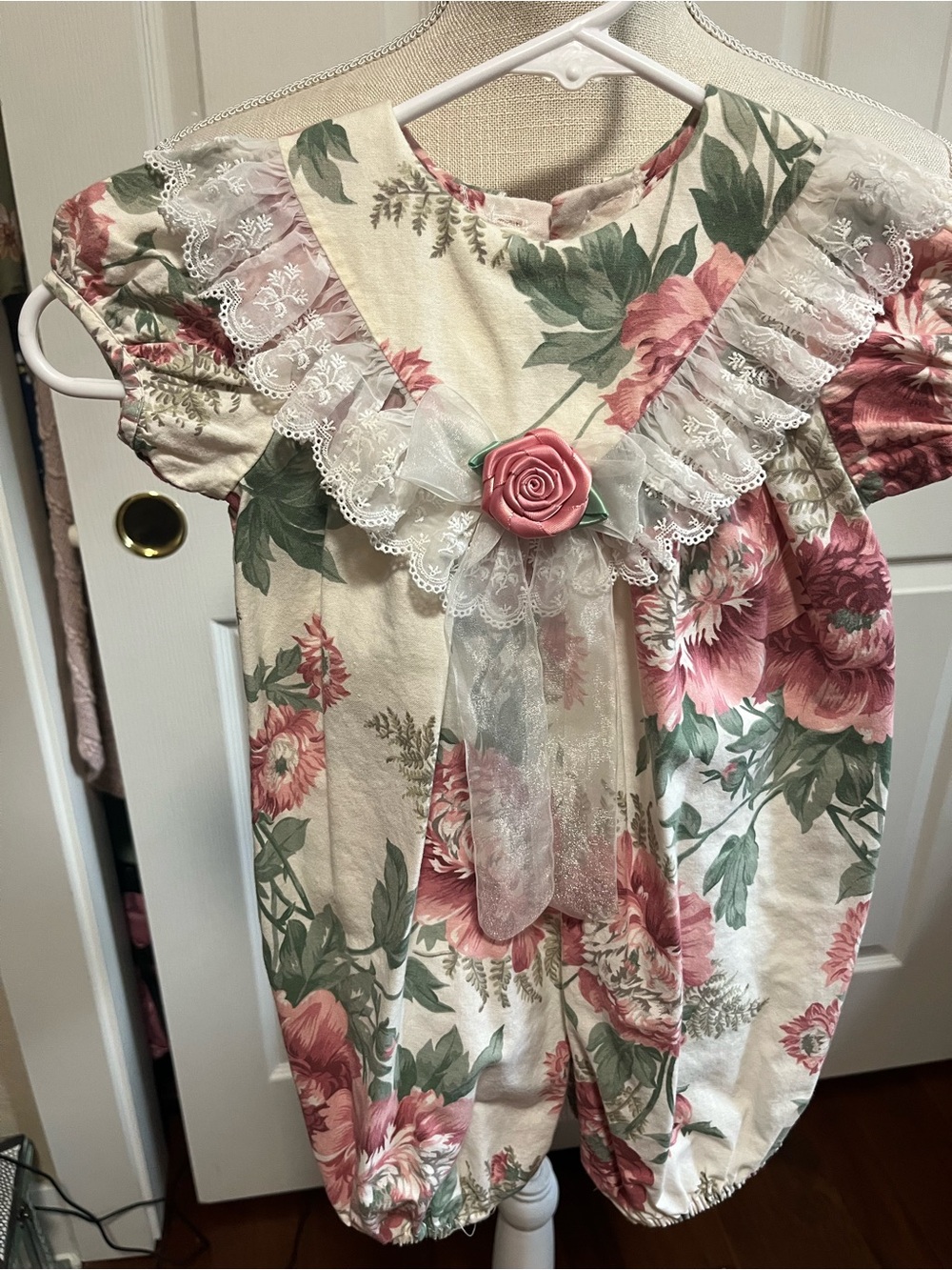 Rare Editions Floral 2T Romper in Pink & Green w/ Lace collar (never worn)